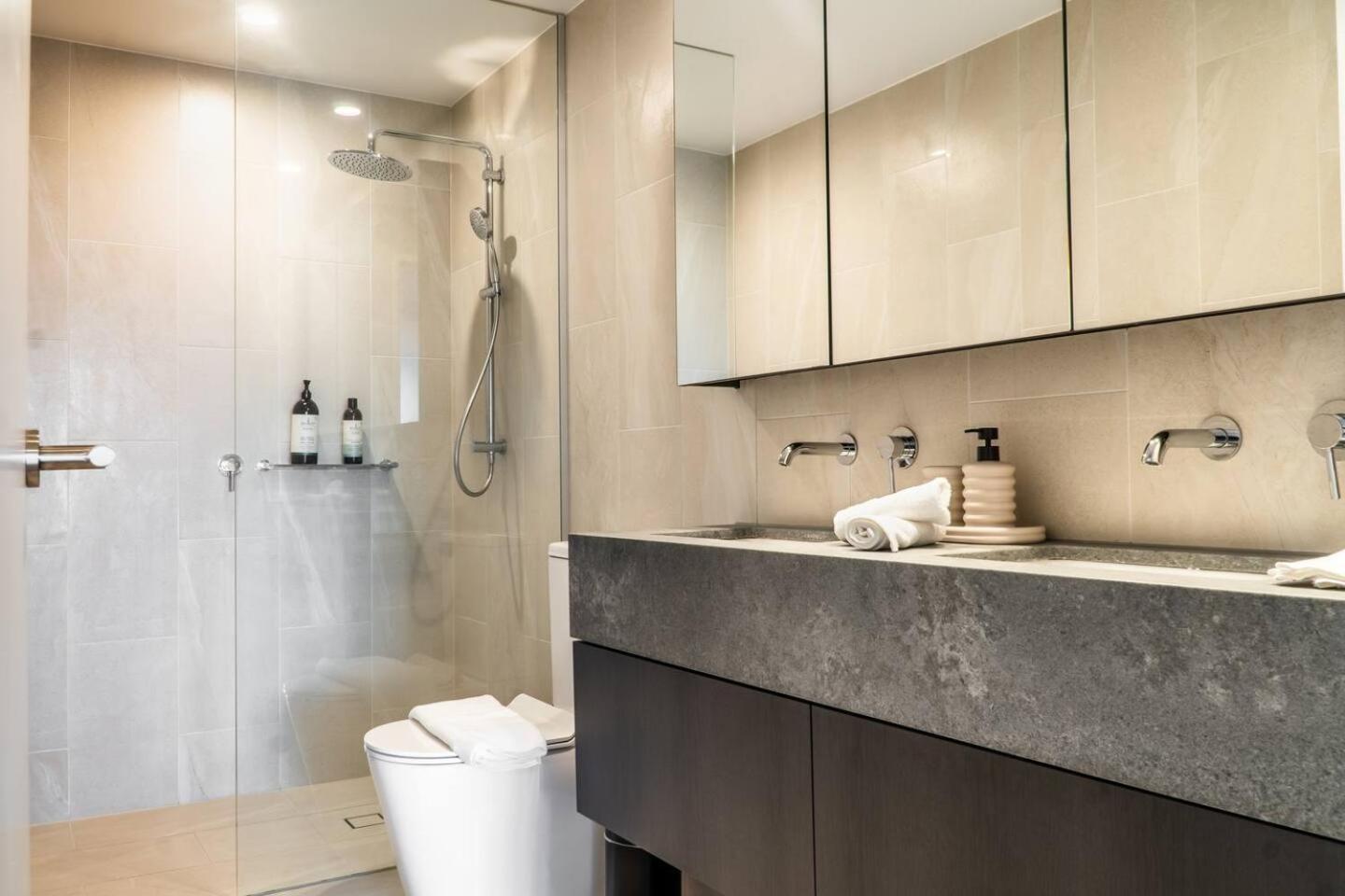New! Coastal Elegance At Palm Apartment *
