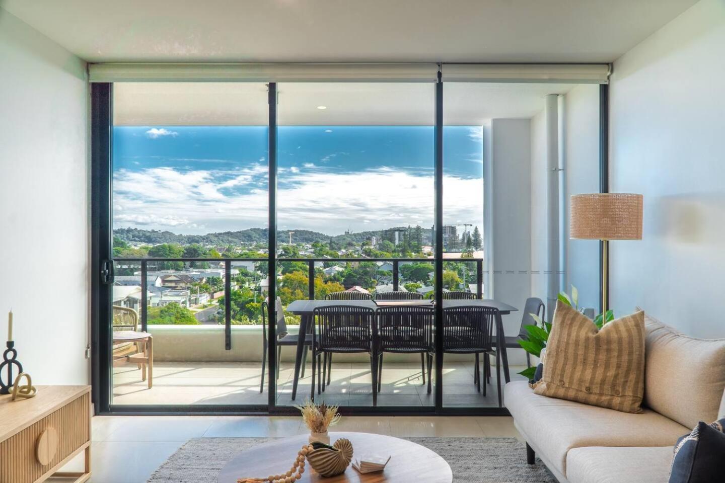 New! Coastal Elegance At Palm Apartment Gold Coast