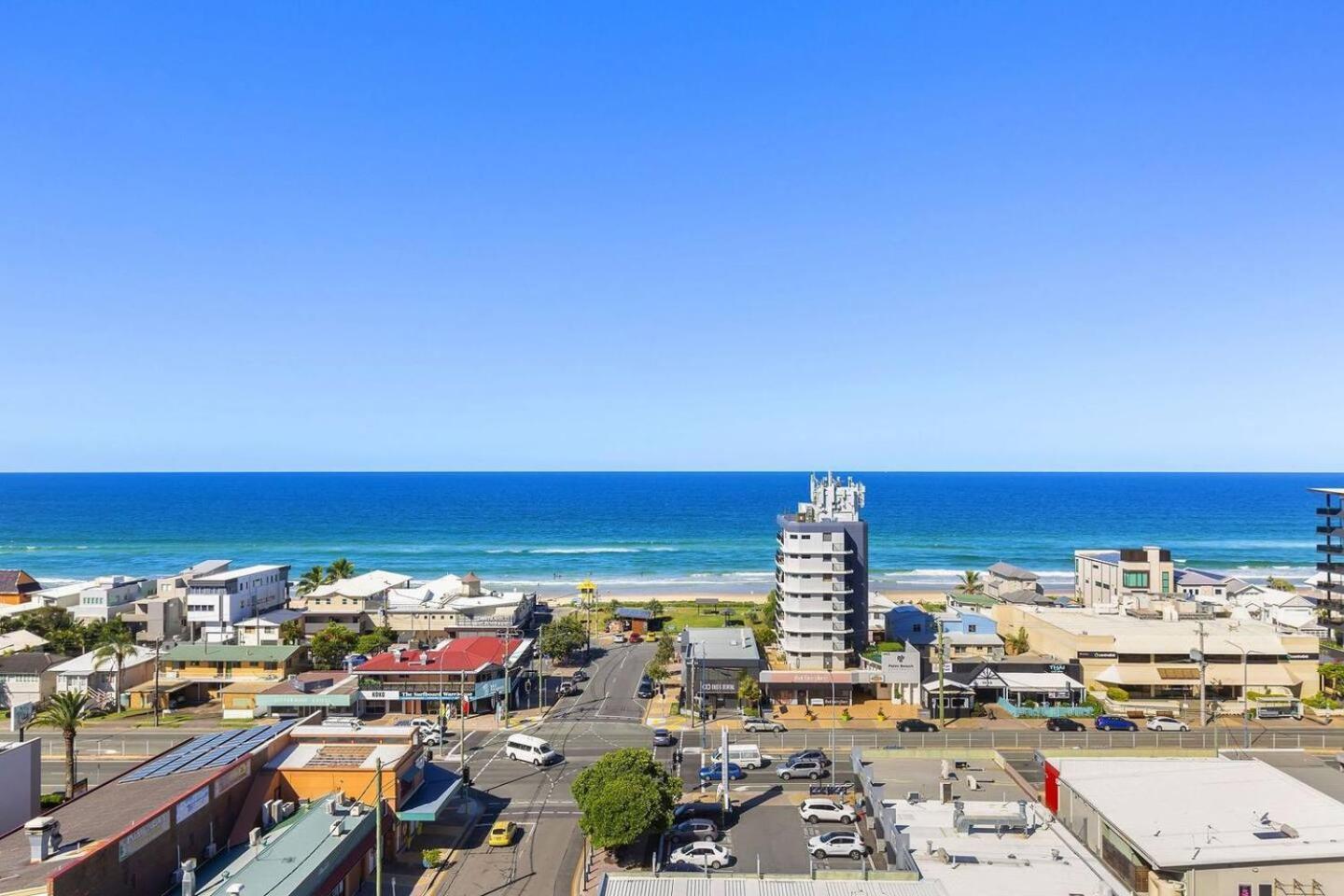New! Coastal Elegance At Palm Apartment